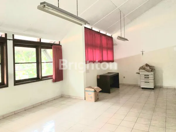 image RUMAH KANTOR LUAS STRATEGIS DI JANTUNG KOTA BANDUNG, DEKAT PUSAT PERBELANJAAN (5)