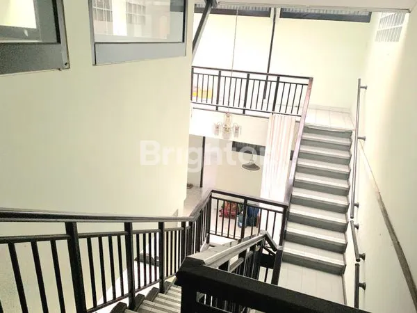 image RUMAH KANTOR LUAS STRATEGIS DI JANTUNG KOTA BANDUNG, DEKAT PUSAT PERBELANJAAN (2)