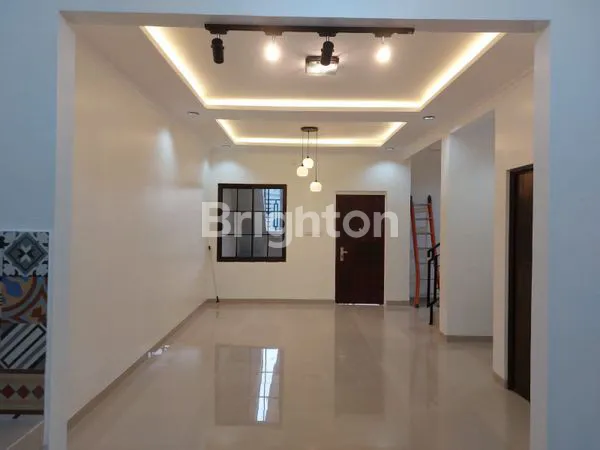 image DIJUAL / DISEWAKAN RUMAH 3 LANTAI DI KOTA WISATA CIBUBUR (1)