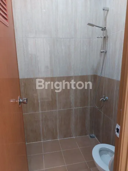 image DIJUAL / DISEWAKAN RUMAH 3 LANTAI DI KOTA WISATA CIBUBUR (7)