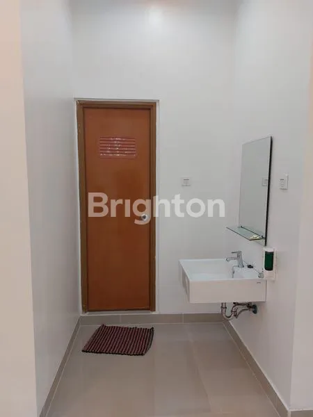 image DIJUAL / DISEWAKAN RUMAH 3 LANTAI DI KOTA WISATA CIBUBUR (6)