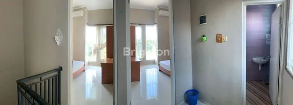 image RUMAH MODERN MINIMALIS YANG 2 LT FULL FURNISHED DEKAT RAYA MERR DAN GALAXY MALL SERTA ITS DAN IPH DAN TOLL JUANDA (5)