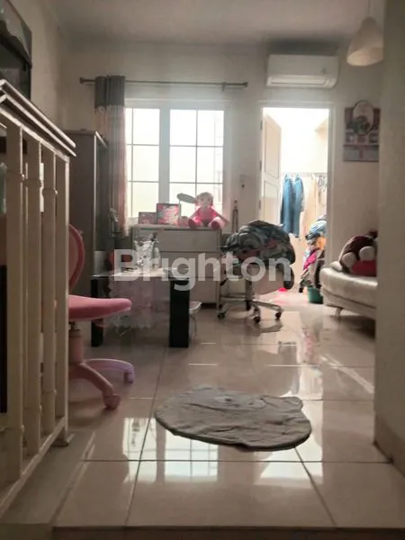 image RUMAH MINIMALIS DUA LANTAI DI PERUMAHAN THE ROYAL RESIDENCE PULOGEBANG  (2)