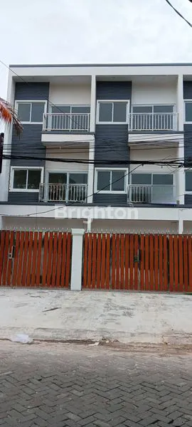 image RUMAH BARU 3 LANTAI DI VILLA KAPUK MAS ,VIKAMAS,JAKARTA UTARA (1)