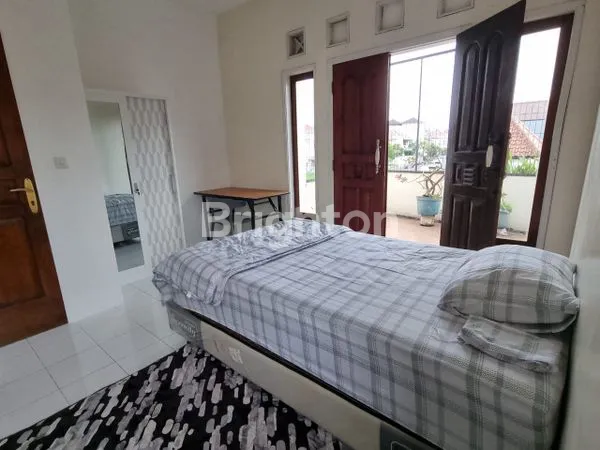 image RUMAH 2 LANTAI TERAWAT BAGUS KLAMPIS SACHAROSA (4)