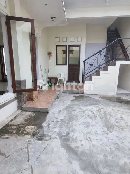 image RUMAH 2 LANTAI TERAWAT BAGUS KLAMPIS SACHAROSA (8)