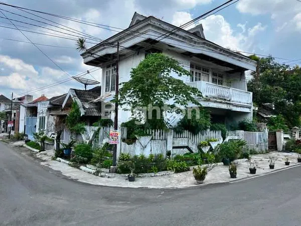 image RUMAH 2 LANTAI HOOK DI AREA SULFAT MALANG (1)