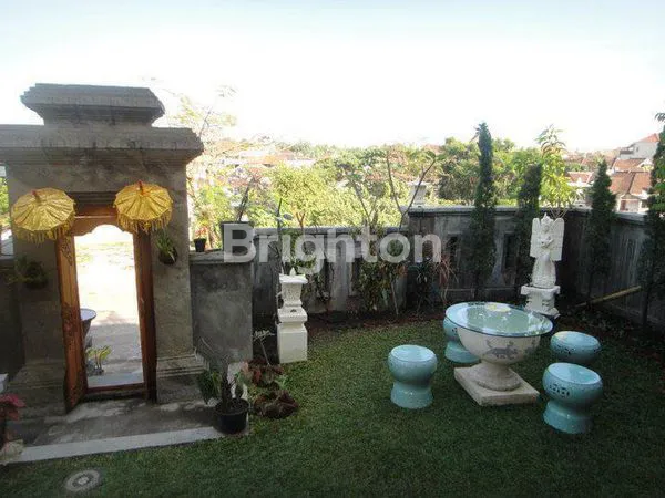 image LOKASI DALAM PERUMAHAN DEKAT CITRA LAND UBUNG KAJA, RUMAH STYLE BALI 2 LT 6 BR LUAS 250 M² (3)