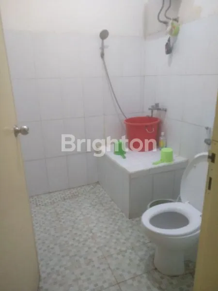 image JUAL CEPAT BUTUH CEPAT LAKU RUMAH 1 LANTAI RUNGKUT SIAP HUNI ROW JALAN SANGAT LEBAR ADA SPACE DEPAN RUMAH BISA UNTUK TERIMA JAHITAN (6)