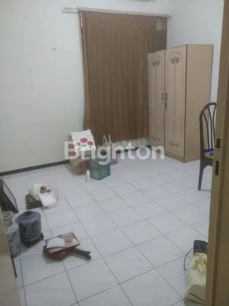 image JUAL CEPAT BUTUH CEPAT LAKU RUMAH 1 LANTAI RUNGKUT SIAP HUNI ROW JALAN SANGAT LEBAR ADA SPACE DEPAN RUMAH BISA UNTUK TERIMA JAHITAN (5)