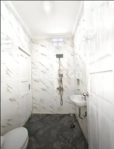 image JUAL MURAH RUMAH BARU 3 LANTAI KEBON JERUK JAKARTA BARAT (8)