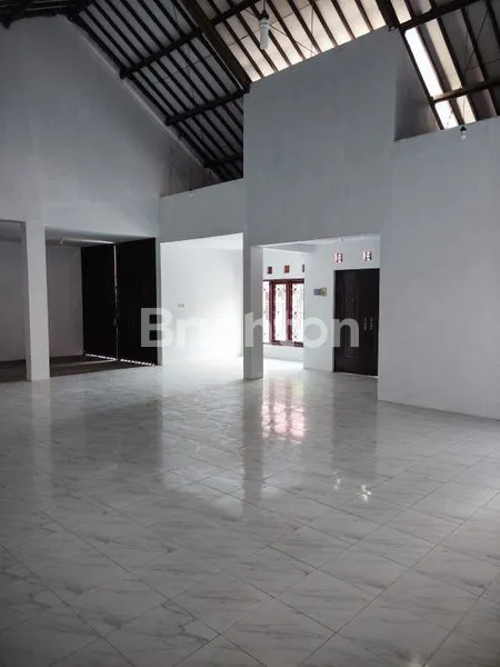 image RUMAH / GUDANG KECIL LOSS TANPA SEKAT DI DEKAT KAMPUS ISI (3)