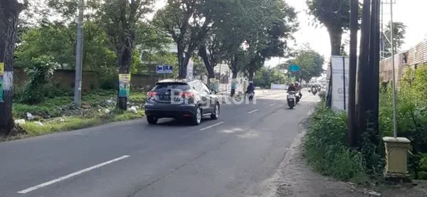 image RUMAH STRATEGIS HITUNG TANAH PINGGIR JALAN RAYA GEDANGAN SOLOBARU (2)