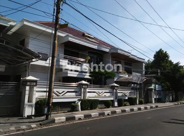 image RUMAH MEWAH 0 JALAN RAYA TENGAH KOTA DEKAT ALUN-ALUN,ADA USAHA KOS-KOSAN 13 KAMAR (1)