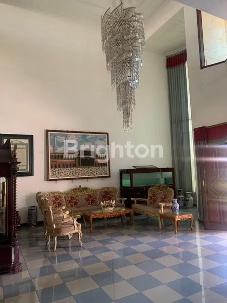 image RUMAH MEWAH 0 JALAN RAYA TENGAH KOTA DEKAT ALUN-ALUN,ADA USAHA KOS-KOSAN 13 KAMAR (2)