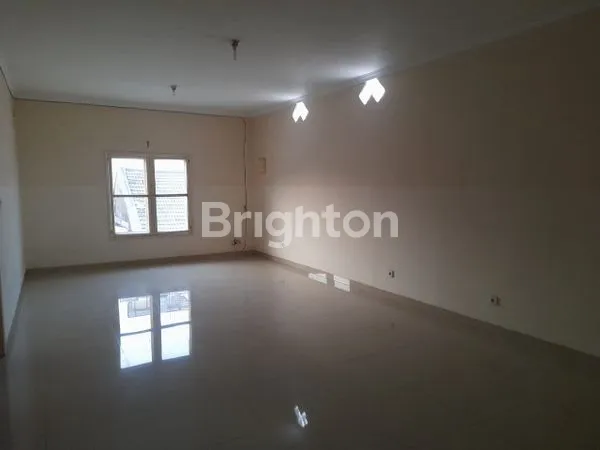 image RUMAH 2 LANTAI STRATEGIS TENANG & BEBAS BANJIR DI JELAMBAR, JAKARTA BARAT (6)