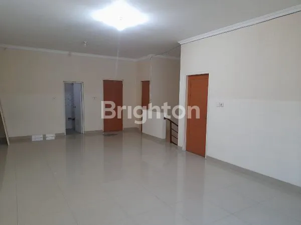 image RUMAH 2 LANTAI STRATEGIS TENANG & BEBAS BANJIR DI JELAMBAR, JAKARTA BARAT (4)