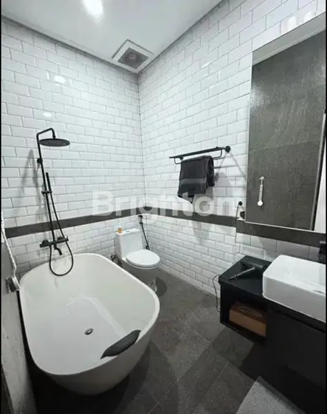 image JUAL CEPAT RUMAH FULL FURNISHED 3 LT BU DURI KOSAMBI (8)