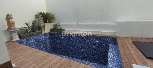 image RUMAH 3 LANTAI DENGAN 6 KAMAR DI JANTUNG KUTA UTARA INI COCOK UNTUK USAHA & HUNIAN (2)