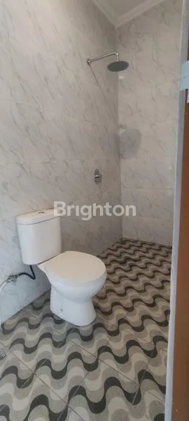 image RUMAH 3 LANTAI DENGAN 6 KAMAR DI JANTUNG KUTA UTARA INI COCOK UNTUK USAHA & HUNIAN (5)