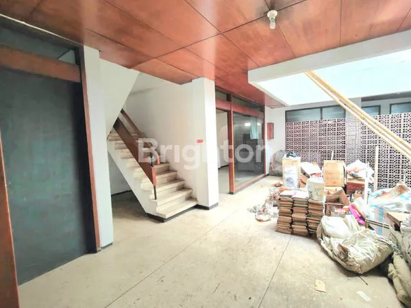 image RUMAH LUAS 325 M2 DI PUSAT KOTA BANDUNG, DEKAT PASAR CIHAPIT & GEDUNG SATE (3)