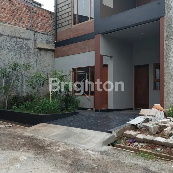 image RUMAH 2 LANTAI BARU JAKARTA TIMUR SIAP HUNI LOKASI STRATEGIS LEGALITAS JELAS (8)