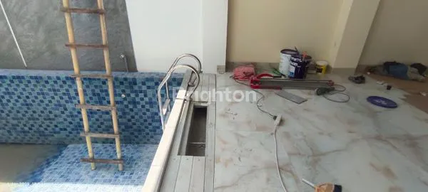 image RUMAH MEWAH DENGAN KOLAM RENANG DI PUSPITA LOKA BSD TANGERANG (5)
