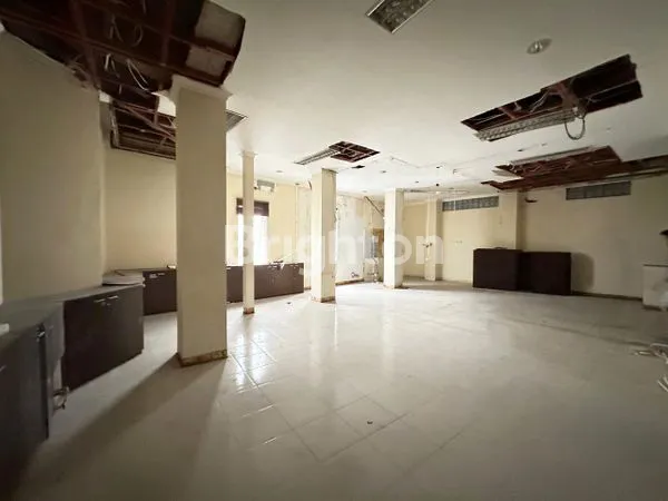 image RUKO MURAH 3 LANTAI TENGAH KOTA SLAMET RIYADI BANJARSARI SOLO (4)