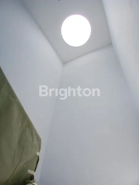 image RUMAH 3 LANTAI BANGUNAN BARU PLUS LIFT POSISI HOEK HARGA MENARIK!!! (5)