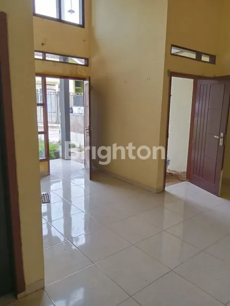 image DIJUAL CEPAT - RUMAH SIAP HUNI DALAM KOMPLEK PERUMAHAN (2)