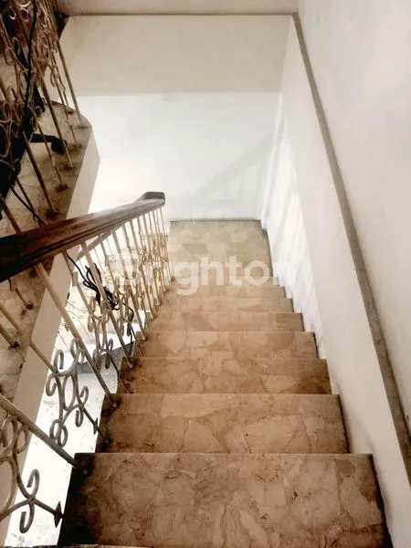 image RUMAH 2 LANTAI STRATEGIS DEKAT DENGAN AKSES JALAN UTAMA, JELAMBAR JAKARTA BARAT (4)