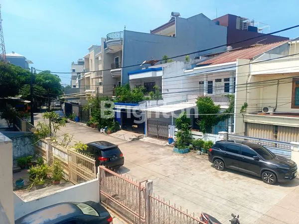 image RUMAH 2 LANTAI STRATEGIS DEKAT DENGAN AKSES JALAN UTAMA, JELAMBAR JAKARTA BARAT (8)