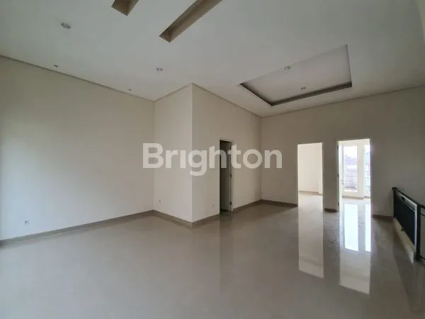 image RUMAH 2 LANTAI BARU GRESS DENGAN ROW JALAN 3 MOBIL DI  MANYAR JAYA (3)