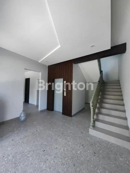 image RUMAH MEWAH DI ALAM SUTERA TANGERANG (3)