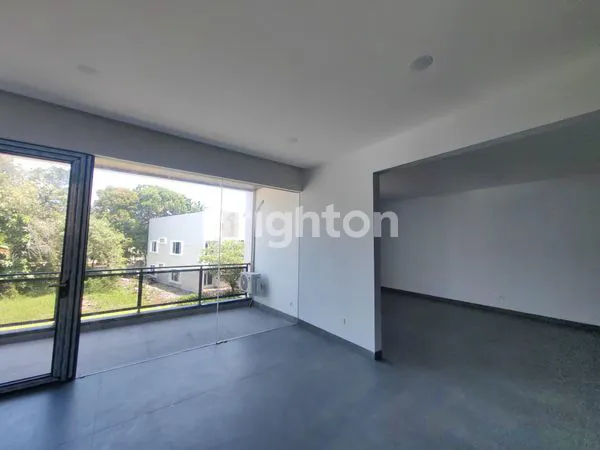 image RUMAH MEWAH DI ALAM SUTERA TANGERANG (4)