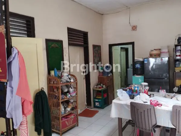image DIJUAL RUMAH DENGAN BANGUNAN LAMA LOKASI STARTEGIS DITENGAH KOTA BANDUNG. (2)
