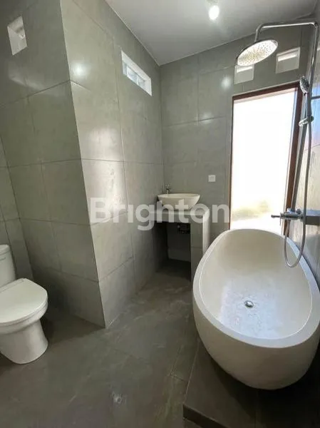 image RUMAH SEMI VILLA 2 LANTAI, LUAS TANAH HAMPIR 6 ARE DEKAT BALI ZOO, DENGAN 4 KAMAR TIDUR & 4 KAMAR MANDI FULLY FURNISHED, DI SUKAWATI GIANYAR (4)