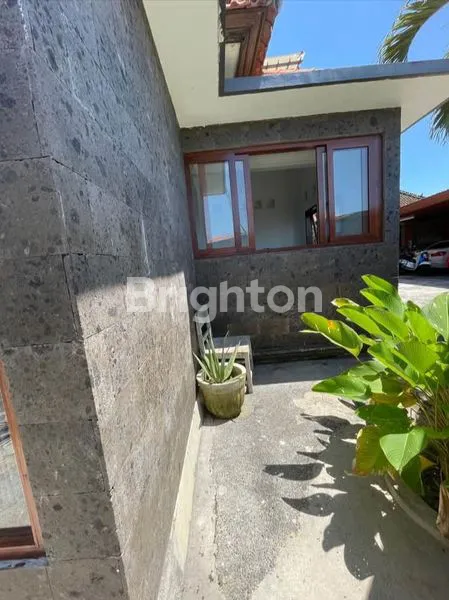 image RUMAH SEMI VILLA 2 LANTAI, LUAS TANAH HAMPIR 6 ARE DEKAT BALI ZOO, DENGAN 4 KAMAR TIDUR & 4 KAMAR MANDI FULLY FURNISHED, DI SUKAWATI GIANYAR (8)