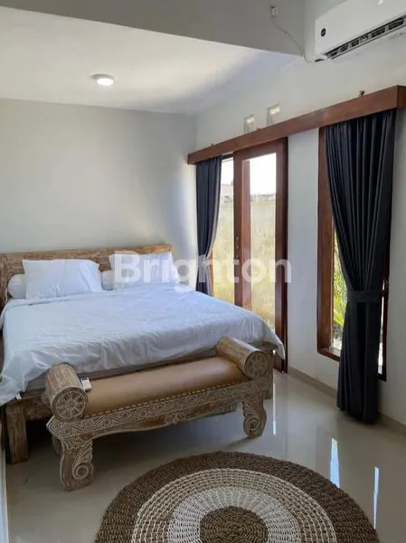 image RUMAH SEMI VILLA 2 LANTAI, LUAS TANAH HAMPIR 6 ARE DEKAT BALI ZOO, DENGAN 4 KAMAR TIDUR & 4 KAMAR MANDI FULLY FURNISHED, DI SUKAWATI GIANYAR (2)