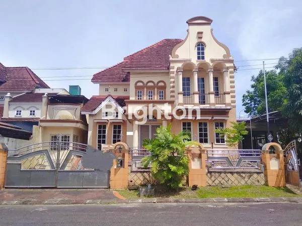 RUMAH 2 LANTAI DALAM CLUSTER PERUMAHAN ELIT BALIKPAPAN BARU