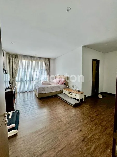 image RUMAH MEWAH 3 LANTAI DI KEIA THE ZORA, BSD CITY (3)