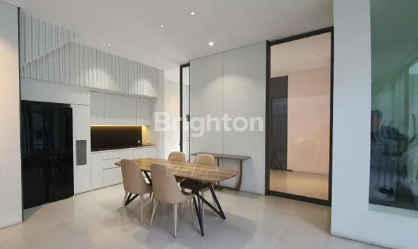 image RUMAH 2 LANTAI CONCEPT VILLA DI ALAM HIJAU CITRALAND UTAMA, SURABAYA (5)