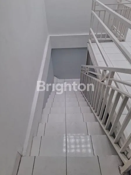 image RUKO GANDENG LT 162M² DI TAMAN ROYAL (7)