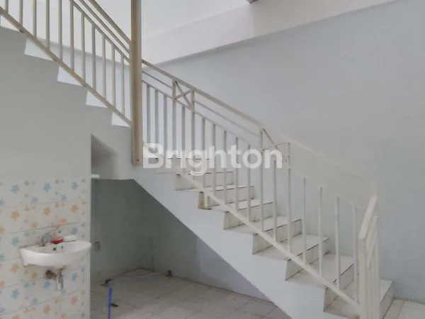 image RUKO GANDENG LT 162M² DI TAMAN ROYAL (6)