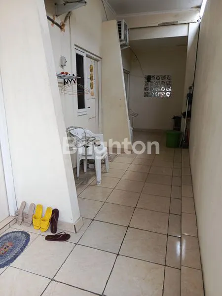 image SIAPA CEPAT, DIA DAPAT : PASSIVE INCOME DOUBLE TERJAMIN : RUMAH KOS 50 KAMAR DIDEPANNYA  ADA MINI MARKET  TERLETAK  DIJALAN UTAMA YANG RAMAI (1)