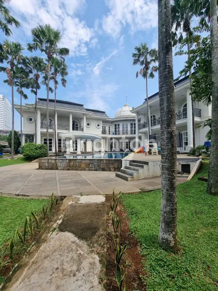 image DIJUAL RUMAH MEWAH DI CILANDAK (1)