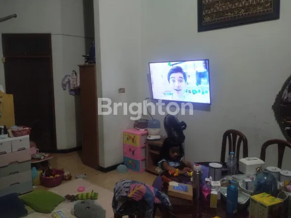 image RUMAH TERAWAT SIAP HUNI WISMA KEDUNG ASEM INDAH SELANGKAH RAYA MERR (4)