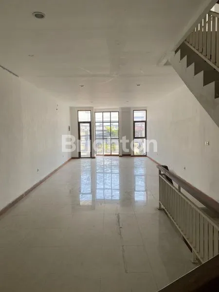 image DISEWAKAN RUKO 3 LANTAI PARKIRAN LUAS DI JALAN UTAMA BYPASS (3)