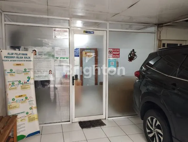 image RUKO STRATEGIS 3,5 LANTAI DI PINGGIR JALAN JALUR RAMAI/HIDUP COCOK UNTUK KLINIK, F&B, KANTOR, GUDANG, BANK, SALON, INVESTASI DI JELAMBAR, JAKARTA BARAT (1)