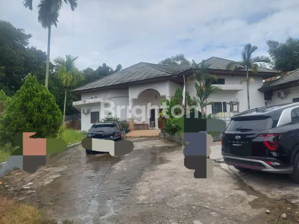 image DISEWAKAN RUMAH LUAS DI KOMPLEK PUPUK BALIKPAPAN (1)